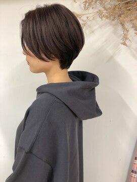 シー(see) センターパートで大人ビューティー