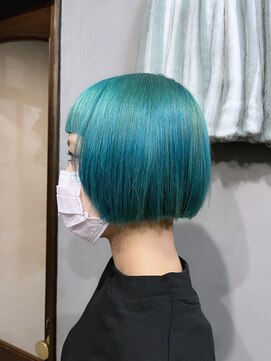 雨と ターコイズブルーとボブ