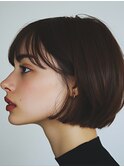 ワイドバングの前上がりボブ