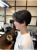 首元すっきり、きちんと女性らしさも忘れず。