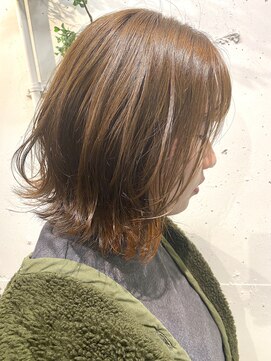 エル(EL by green) 《tomi》ふんわり外ハネボブ×アッシュベージュ系カラー