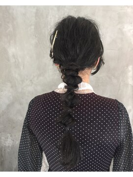 ヘルベチカ・ヘア(Helvetica hair) [helvetica hair] down arrange