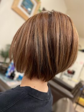 アイナ(aina) くびれハイライトショートにインナー&イヤリングカラー【aina】