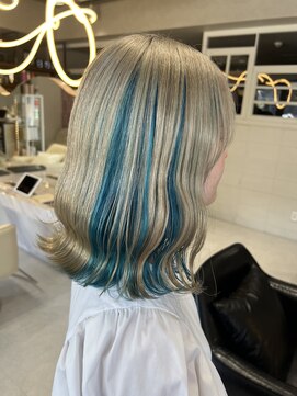 髪屋 紬 インナーカラー/ホワイトベージュ/水色カラー