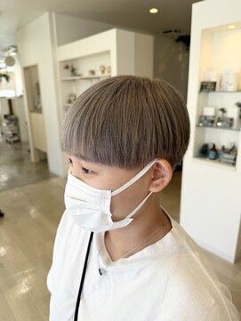 アドラーブル はなみずき店(adorable) 【マッシュショート】【ハイトーン】【グレーカラー】