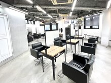 キラ 渋谷(KILLA)の雰囲気(光が差し込む広い店内☆ブリーチなしダブルカラー/ハイライト)