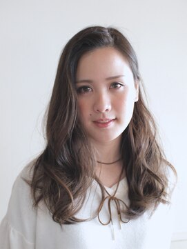 ニコ(Nico.) 上質な可愛さをかき上げバングで演出 ゆるカワ神戸スタイル