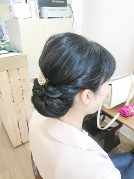 ロカット サロン(Roquat Salon) シニヨンヘアアレンジ【ヘアアレンジ 立川/立川南/八王子】