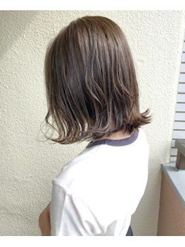 トリックスタンダードナチュラル(TRICK STANDARD Natural) ツヤ髪アッシュグレー