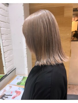 エイト 福岡天神店(EIGHT fukuoka) ベージュカラー