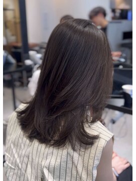 リス バイ ソヨン(Lis by SOYON) オリーブブラウン/レイヤーカット/デザインカラー