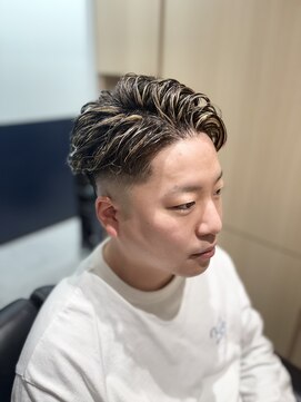リバティシェアバーバー 銀座(LIBERTY SHARE BARBER) メッシュ×パーマ+スキンフェード