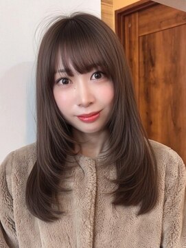 ロティー(loty) レイヤー 顔周りカット 前髪 オリーブベージュ 赤み消し 透明感