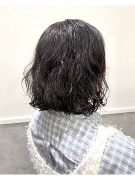 ロッカ(ROCCA) イメチェン無造作ウェーブの切りっぱなしパーマボブ