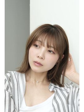 ソワネ 表参道(soigne) 表参道ミディアムストレートニュアンスカラーアッシュグレー30代