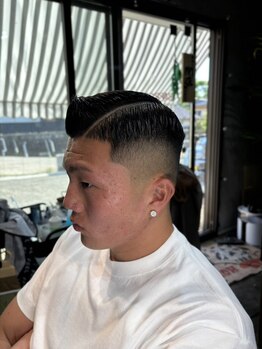 BARBER MAKI【バーバー　マキ】の写真/「瀬戸の秘密基地」で仕込む最強の男髪。第一印象を圧倒的に高める、洗練された大人のバーバースタイル。