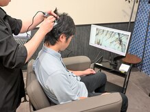 青春美容室の雰囲気（大人男子の髪の悩みに。マイクロスコープで行う大人の毛髪診断）