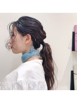 ジュイール(jouir) 低めポニーテール  × くるくる前髪[30代40代50代]