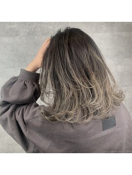 アンダーバーホワイト 堺東店(_WHITE) バレイヤージュ/カラー/ハイライト/グラデーション