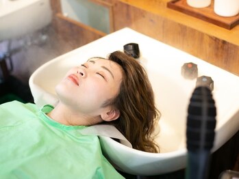 ダン美容室(dAN)の写真/ナノスチームを使ったトリートメントで、髪の内部までしっかり水分補給☆しっとりとした潤いのある髪へ！