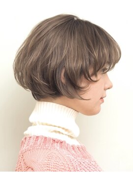 ビュートリアム265(BEAUTRIUM 265) 【スッキリすぎない】耳掛けできるショートボブ