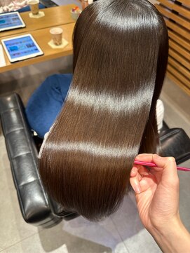 ライフ(LIFE) 髪質改善ヘアエステ/縮毛矯正/ストレート/イメチェン/フェミニン