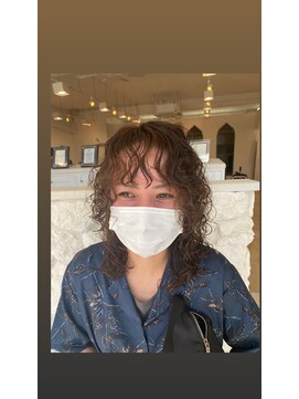 アンジュベイナハ (Ange Bay NAHA) ウルフカット×プードルパーマ