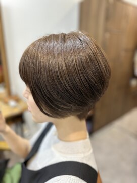 ロア(lore) イルミナカラーでウル艶コーラルベージュショート