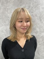 コーパル(copal)&nbsp;ブロンドヘア・顔まわりの流れが綺麗なレイヤースタイル