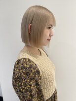 レノ(RENO)&nbsp;ホワイトミルクティーベージュ透明感カラー切りっぱなしボブ