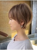 ショートヘアショートボブ白髪ぼかしハイライトカラーボブ