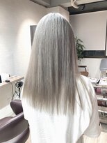 コワファーストナガサキシャンプーボーイ(COIFF1RST NAGASAKI SHAMPOO BOY)&nbsp;ブリーチ2回ホワイトグレー