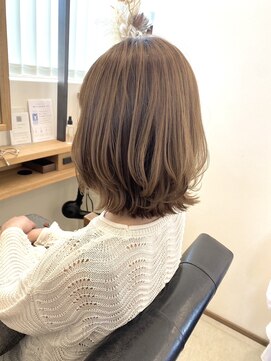 ソッカ(socca) 切りっぱなしミディアムレイヤーボブ