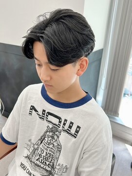 ネオリーブ クーロ メゾン 横浜(Neolive curro Maison) 韓国センターパート×黒髪ツーブロック[メンズ]