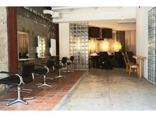 ルイス(Lewes)の雰囲気（サロンはクリーンなイメージ、ゲストの個性が華となります）