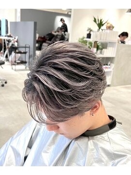 スペインカールスパイキーショートブルーブラックセンター分け