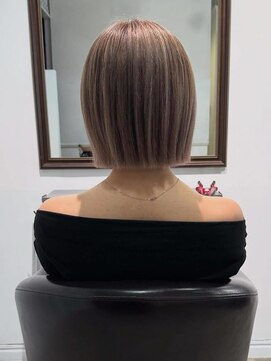 アルトラ(ALTLA) 切りっぱなしボブ×ナチュラルシャドウルーツ