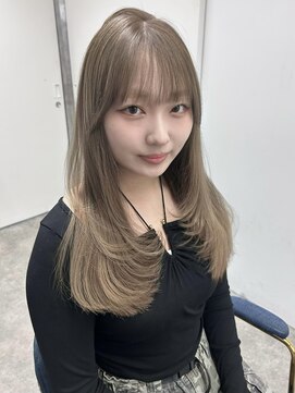 シア(sia) ミディアムレイヤー.くびれミディアム