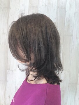 マニス(manis) ミディアムレイヤーカットアッシュオリーブミディ20代30代40代