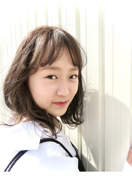 シュガール(Sugarlu) 切りっぱなし鎖骨ミディアム