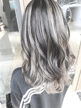 トリニティ(trinity) ハイライトバレイヤージュ・ブリーチ・【豊見城・糸満・南風原】