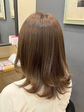 アルター(aL ter) アッシュベージュ×くびれミディアム