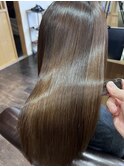 シルキーカラーで艶のある髪に
