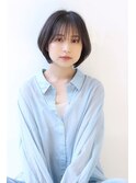 透明感抜群のアッシュブラックひし形ボブ