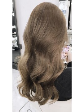 ジレ バイ マッドグラマー(GILET by mad grammar) [札幌韓国ヘア] ミントベージュ x ローレイヤーカット