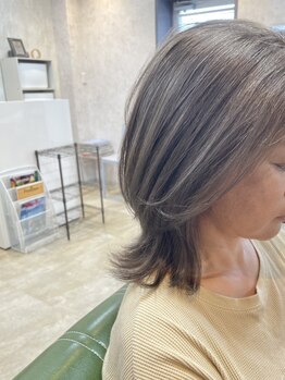 白髪をただ染めるだけではなく、髪色を美しくして《肌が綺麗に見えるような色》へ☆