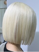 ルネラトーキョー(RUNERA TOKYO)&nbsp;抜きっぱなしケアブリーチハイトーンボブブロンドヘア前髪なし