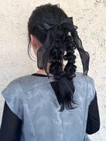プリモ ココ 鍋島店(Primo coco.)&nbsp;ヘアセット リボンヘア 暗髪 編み下ろしアレンジ ツイン