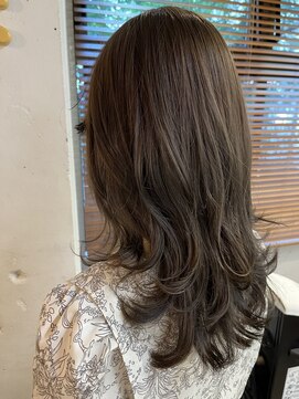 スタンス(stance) 夏に人気のやわらかアッシュベージュカラー