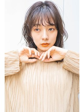 レゴ(REGO) グレージュカラーシルキーべージュ、デザインカラー斜めバング